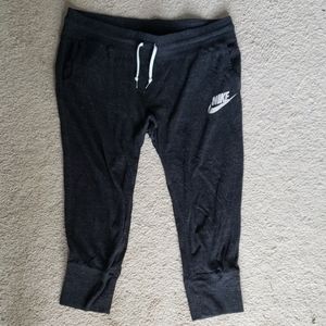NIKE cropped sweatpants